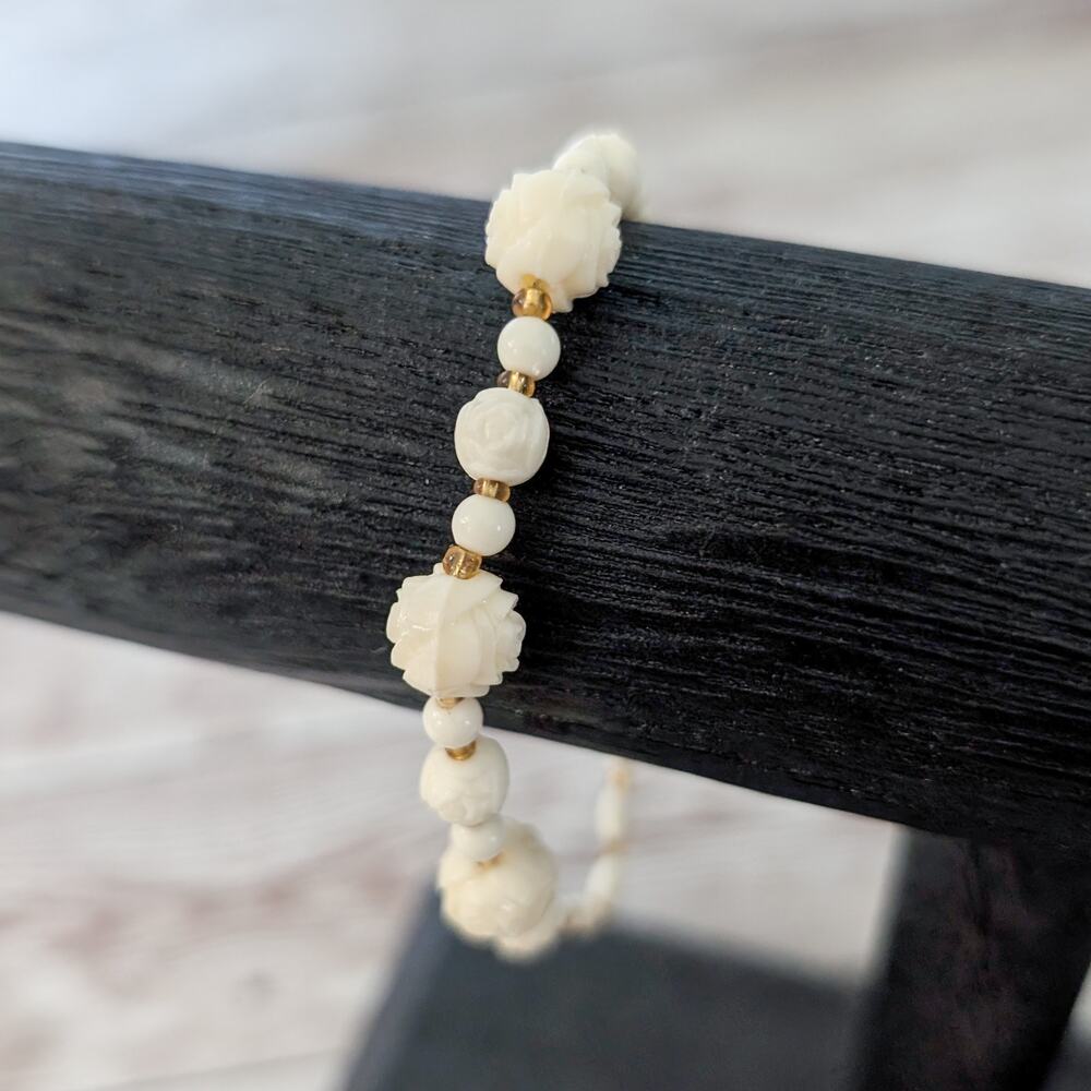 Vintage Bracelet - Cream Carved Beads - Dainty - Picture 2 of 7